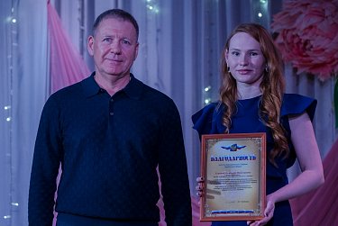 Солнечные дети поют и танцуют